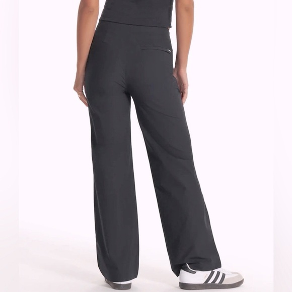 Vuori Meta Wideleg VersaLife Pant Charcoal Small - Picture 2 of 12